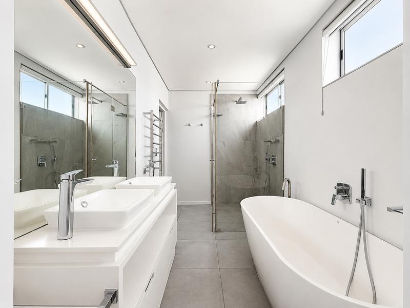 3 Bedroom Property for Sale in Sea Point Western Cape